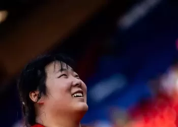 18岁的中国选手严子怡凭借最后一投的68.75米夺得冠军，实现了本赛季钻石联赛分站赛的四连冠。