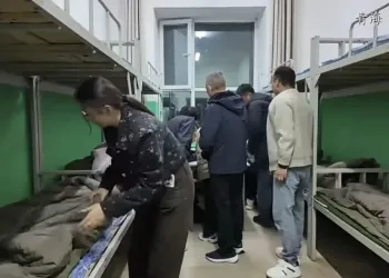 “青海祁连县文旅局长为游客铺床”后续：县政府写信感谢学生，并发放文创礼包