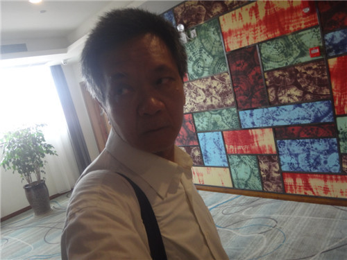 自贡城市盐文化信仰力量，扎染文化用于酒店装饰。