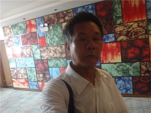 自贡城市盐文化信仰力量，扎染文化用于酒店装饰。