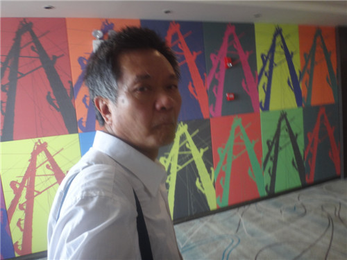 自贡城市盐文化信仰力量，扎染文化用于酒店装饰。