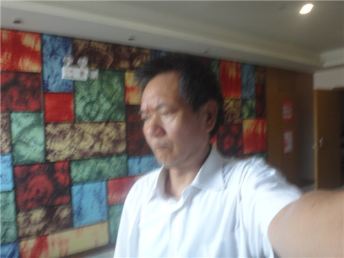 自贡城市盐文化信仰力量，扎染文化用于酒店装饰。