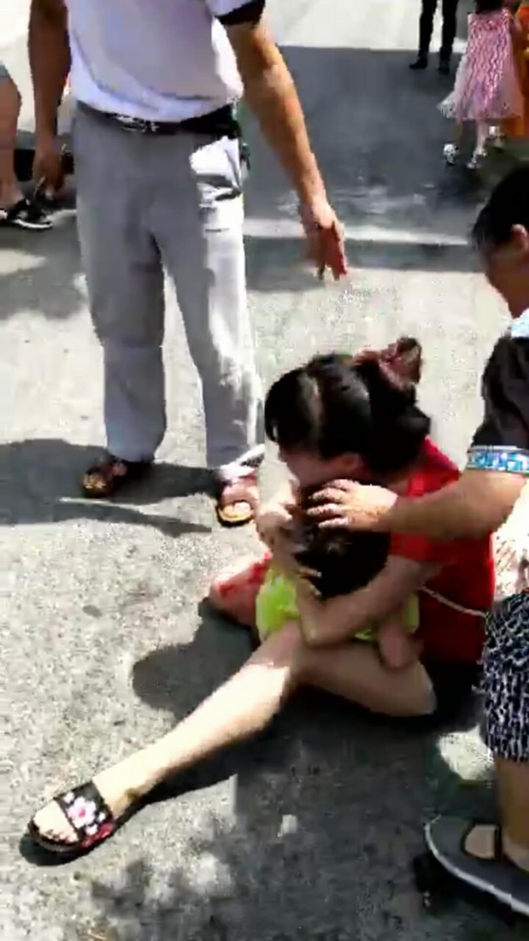 辟谣！网传自贡发生恶犬咬断女孩的腿？真相其实是这样...