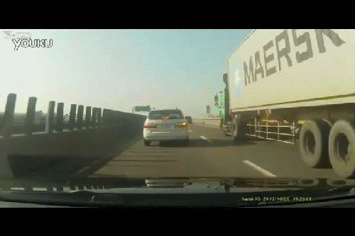 69a59f5e661c889666d852f8105e2b2b.gif