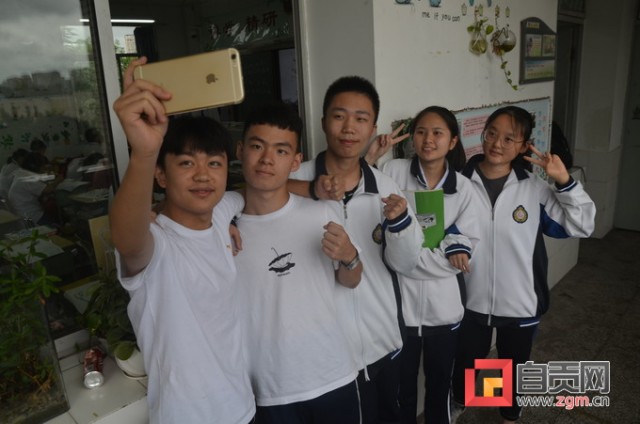 175615y2p18s27j3rjr2kc.jpg.thumb.jpg