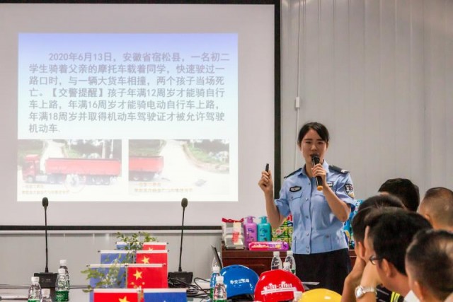 大安大队“关爱生命，平安出行” 3D大联盟警民文化活动进工地-7.jpg