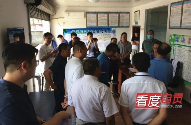 省人大执法检查组莅临自贡市开展慈善法执法检查-4.jpg