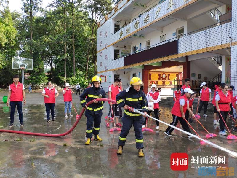 为学校清淤，自贡消防再次增援乐山！-1.jpg