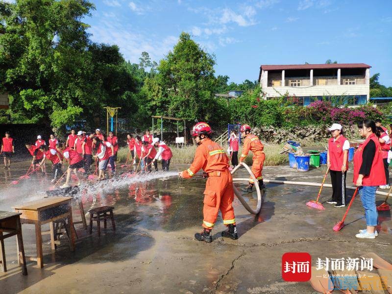 为学校清淤，自贡消防再次增援乐山！-6.jpg