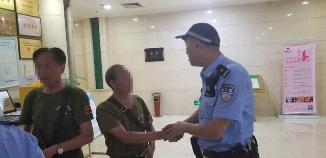 扫不来健康码？30余老人在四川自贡住酒店遇阻-2.jpg