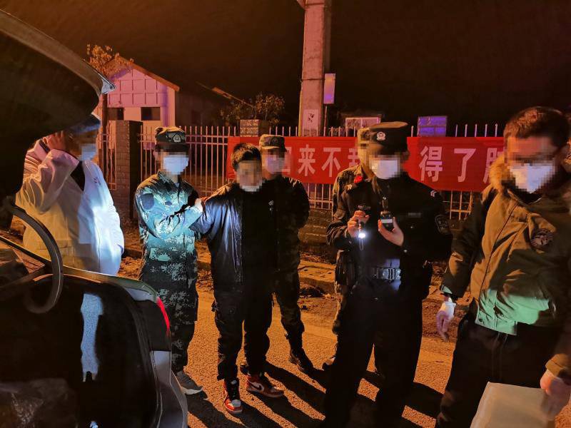 4公斤冰毒藏匿水果箱 自贡警方川云交界处打掉跨省贩毒团伙-1.jpg