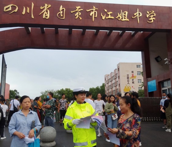 大安交警走进学校幼儿园开展“文明交通第一课”暨“创文行动”宣传活动-1.jpg