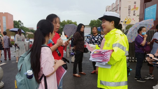 大安交警走进学校幼儿园开展“文明交通第一课”暨“创文行动”宣传活动-3.jpg