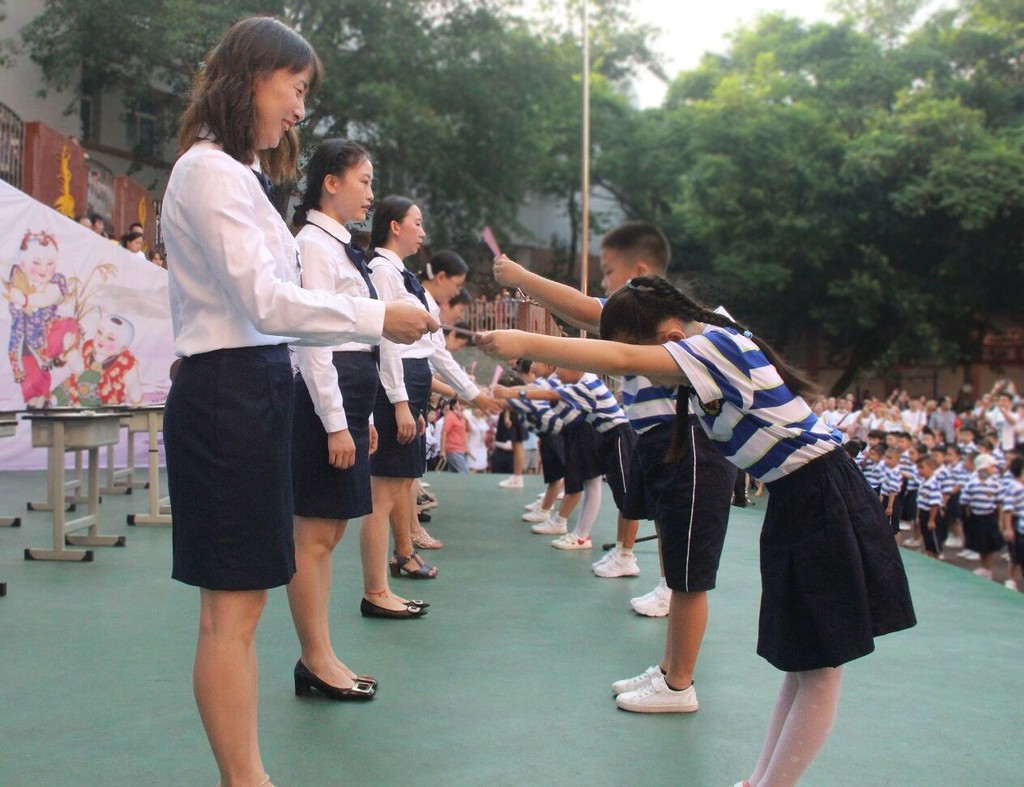 别样新生入学仪式！自贡塘坎上小学新生行拜师礼-3.jpeg