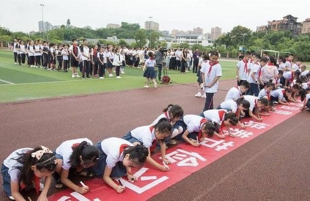 自贡这个学校“开学第一课”：培养节俭习惯 推动“光盘行动”-2.jpg