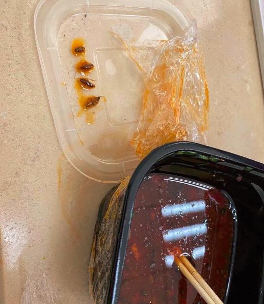 自贡一网友点外卖吃出偷油婆？画面有点恶心，慎点-2.jpg