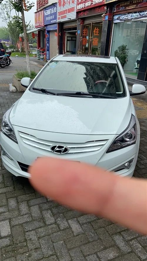 现代瑞纳手动顶配出售价格：38300元-1.jpg