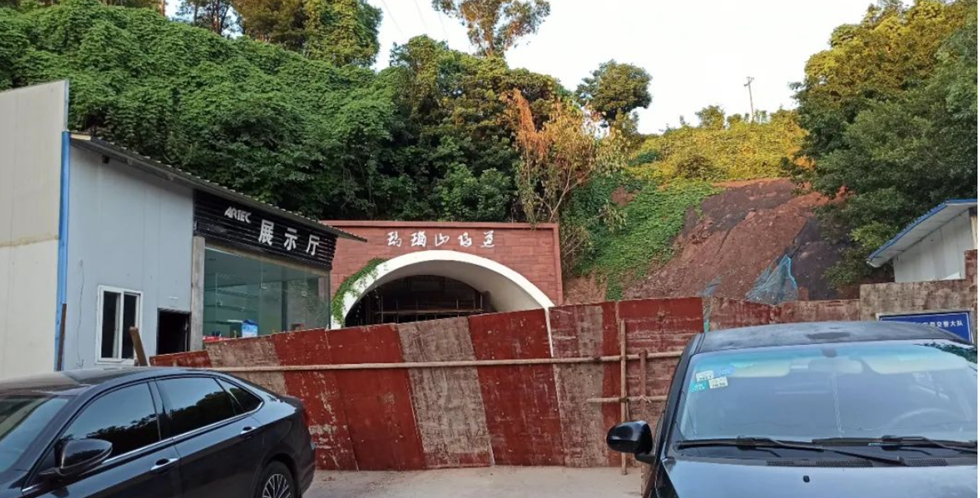 富顺隧道何时开通以缓解交通压力？城区封闭改造拥挤不堪！-1.png