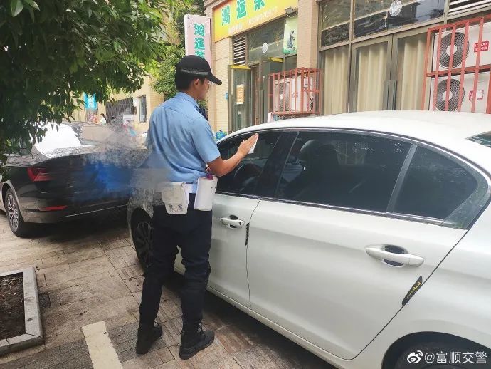 富顺这里乱停乱放！交警：马上安排……-4.jpg