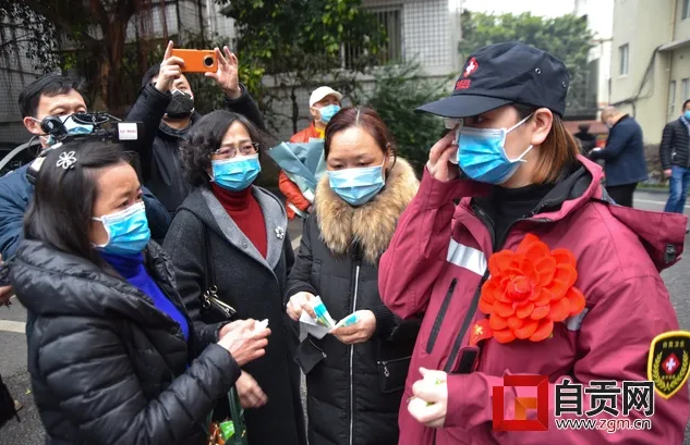 在“最美逆行”中用生命守护生命——自贡2.56万名医卫工作者战“疫”记-15.jpg