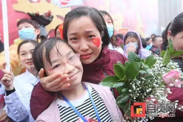在“最美逆行”中用生命守护生命——自贡2.56万名医卫工作者战“疫”记-22.jpg