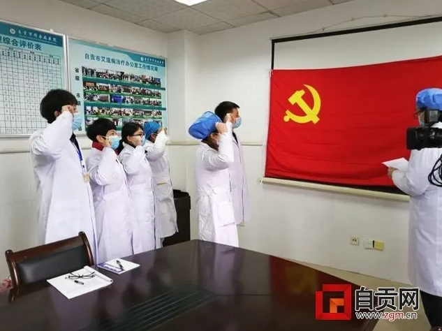 在“最美逆行”中用生命守护生命——自贡2.56万名医卫工作者战“疫”记-28.jpg