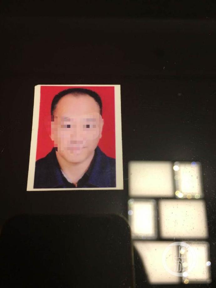 【热议】河南男子家中捉奸捅死妻子捅伤偷情所长被反伤身亡 律师:所长系正当防卫-3.jpg
