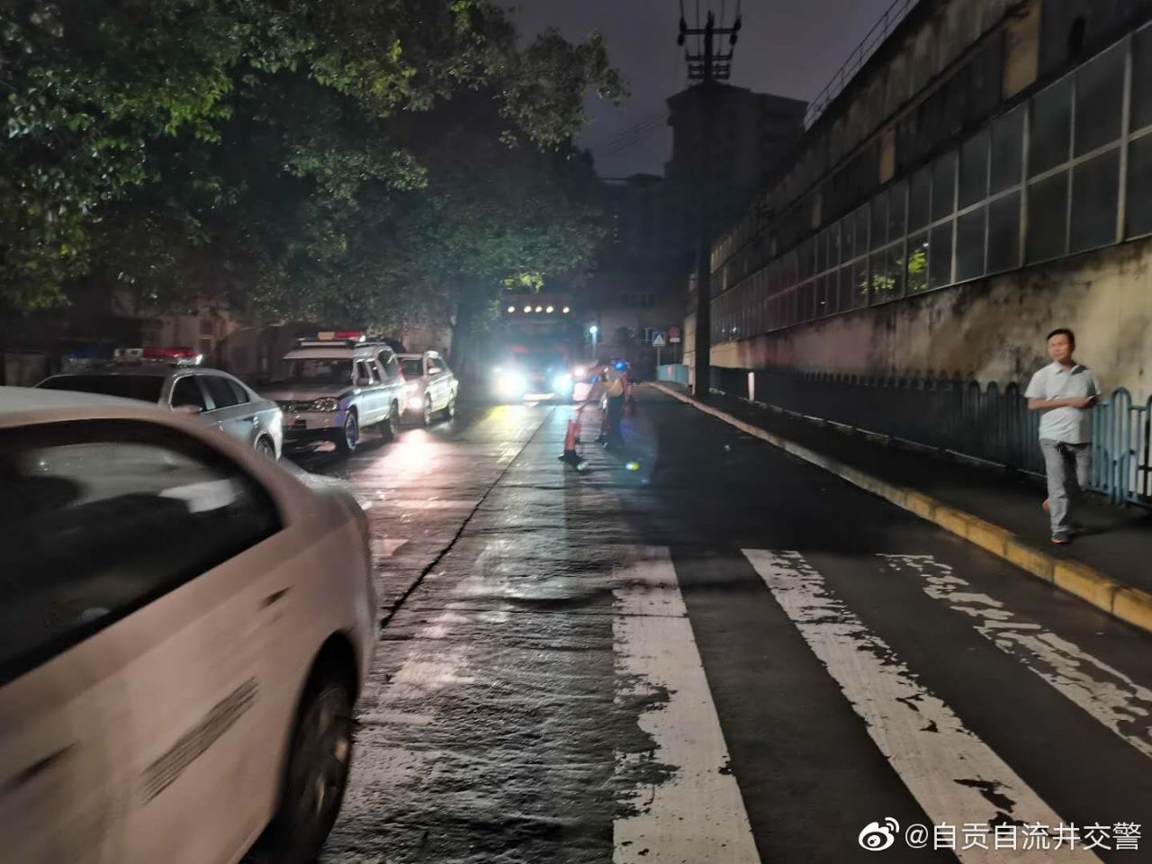 自流井交警周末夜查整治行动，查获酒驾2起！-1.jpg