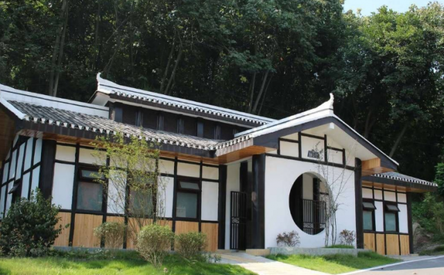 四川自贡55座城区不达标公厕治理全面完成-3.jpg