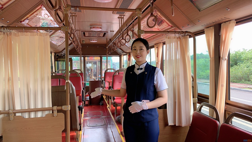欢呼！自贡乐巴（城市旅游观光巴士）——复古“铛铛车”即将发车啦！-1.jpg