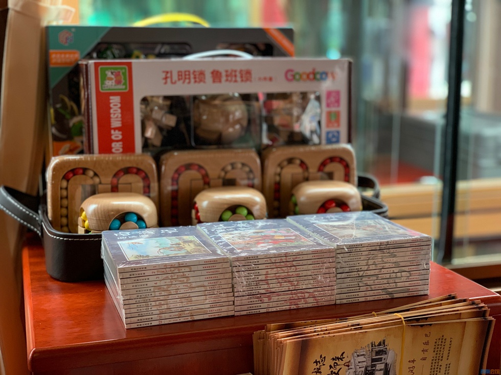 欢呼！自贡乐巴（城市旅游观光巴士）——复古“铛铛车”即将发车啦！-9.jpg