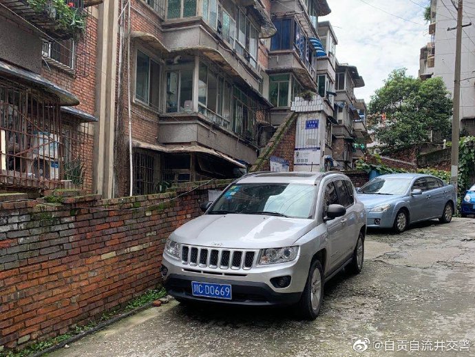 开展清理消防通道违停车辆专项整治行动，确保“生命通道”畅通无阻。-2.jpg