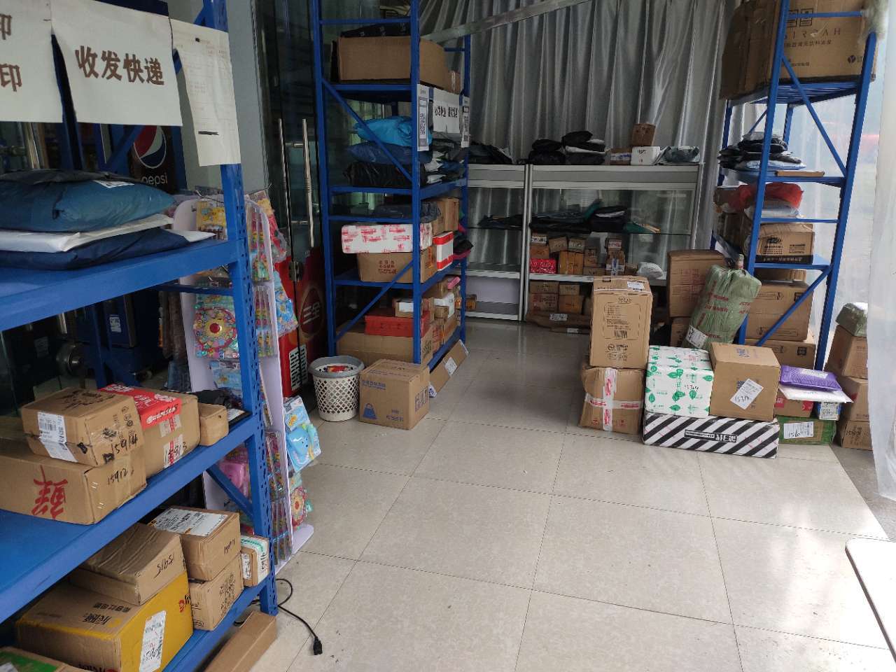转让包赚钱小超市带有熊猫快收快递代收点-2.jpg
