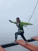 又一网红景点突发事故，女子高空索道直线坠亡！最新通报来了-7.gif