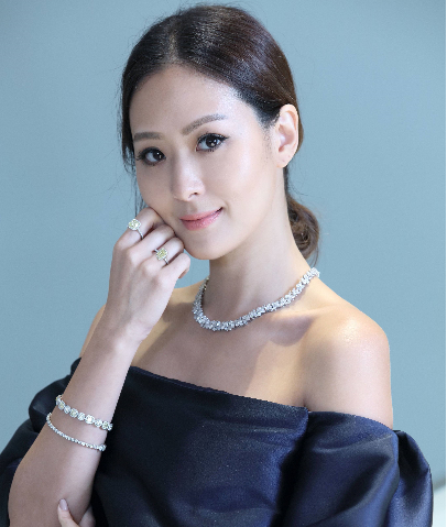 把49岁老公熬成爹的顶级名媛：12岁背香奈儿，13岁锁定豪门老公-4.png