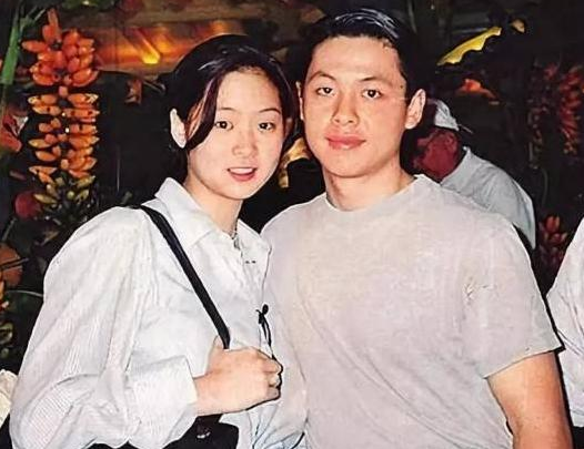 把49岁老公熬成爹的顶级名媛：12岁背香奈儿，13岁锁定豪门老公-5.png