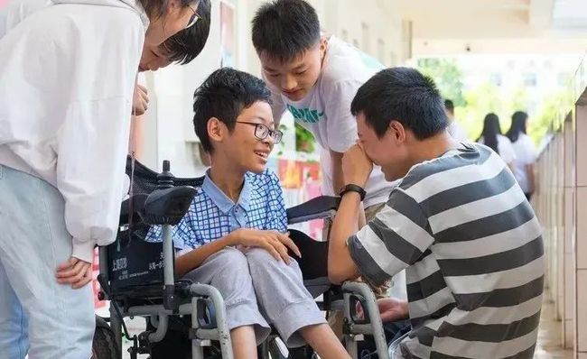 自贡贡井15岁“渐冻症”少年求学记：满地荆棘一路爱-1.jpg