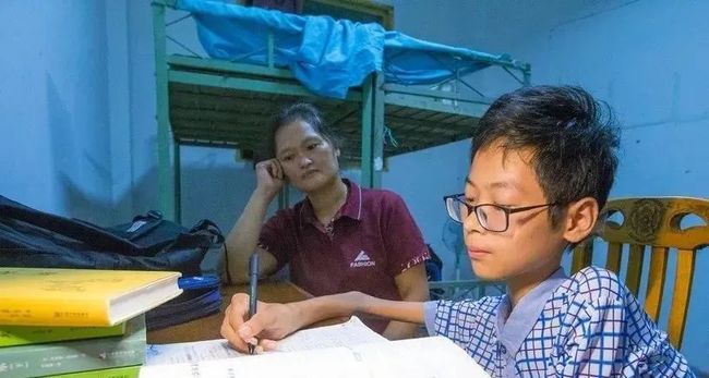 自贡贡井15岁“渐冻症”少年求学记：满地荆棘一路爱-5.jpg