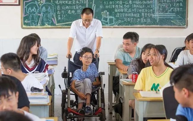 自贡贡井15岁“渐冻症”少年求学记：满地荆棘一路爱-9.jpg