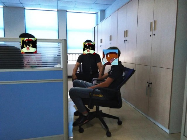 凌晨五点，贡井手机专卖店十余部手机被盗，嫌疑人竟有未成年......-2.jpg
