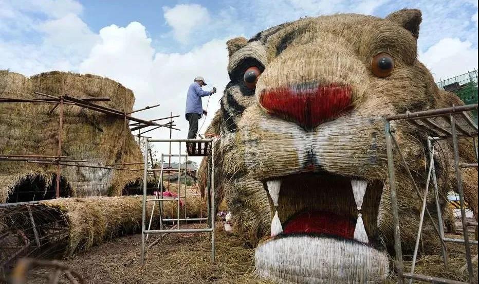 中国彩灯之乡第四届草雕节9月27日开幕 4000㎡“天空之恋”主题区落户自贡-1.jpg