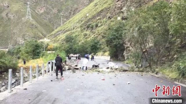 突发！四川黑水直升机坠毁，已找到三具遗体-2.jpg