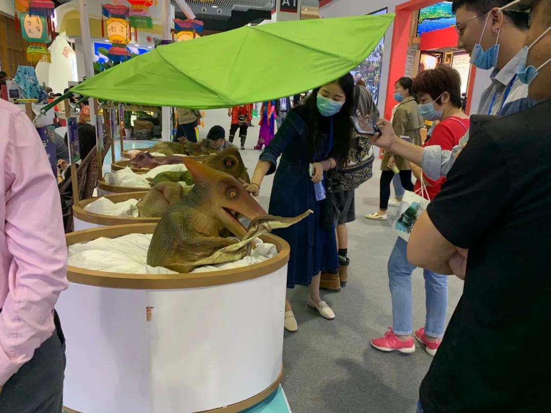 自贡馆亮相旅博会 恐龙主题再成网红打卡点-4.jpeg