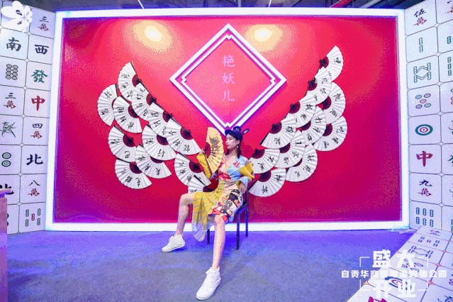 自贡华商爱琴海购物公园盛大开业 单日36.4万人次刷新多项客流记录-8.gif