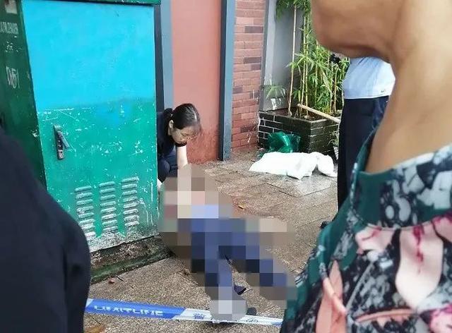 “砰”！自贡某农贸市场一卖菜老人突然倒地……-2.jpg