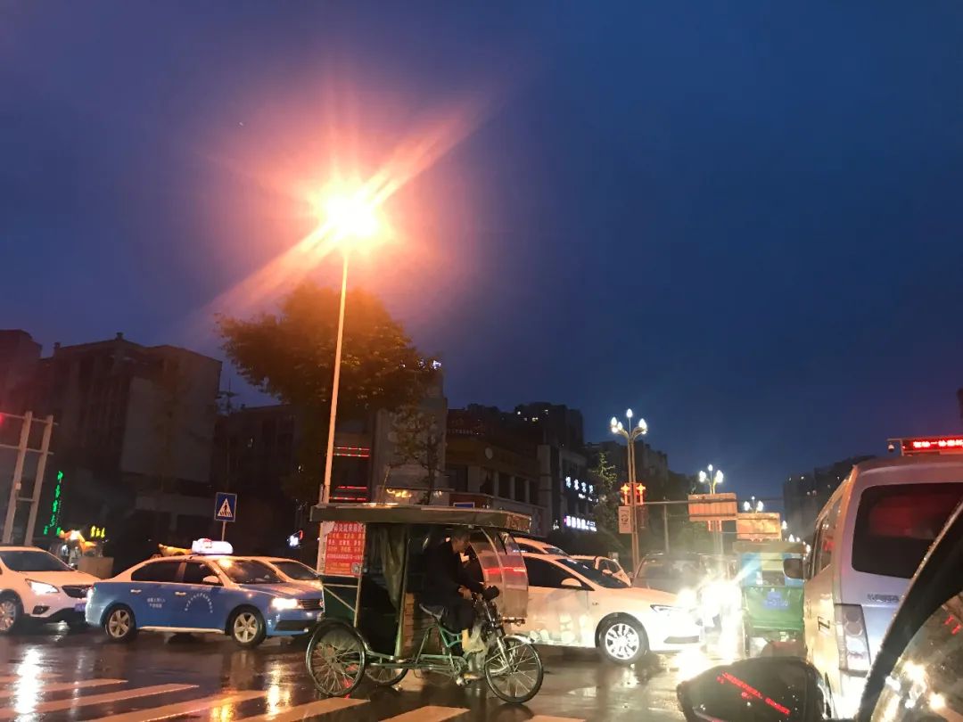 堵堵堵堵！富顺昨天多地堵成“长龙”，原因找到了！请转发扩散！-2.jpg