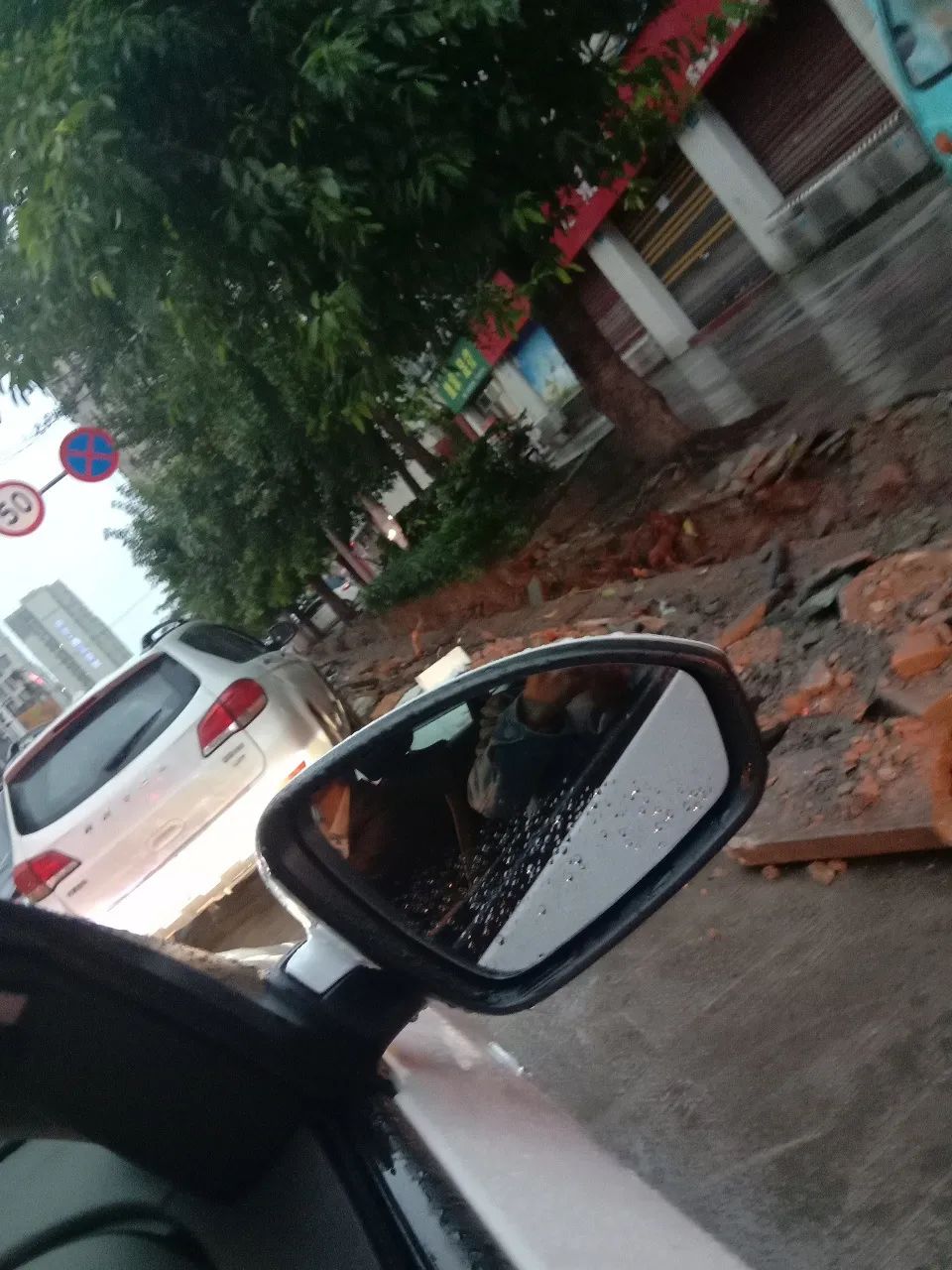 堵堵堵堵！富顺昨天多地堵成“长龙”，原因找到了！请转发扩散！-4.jpg