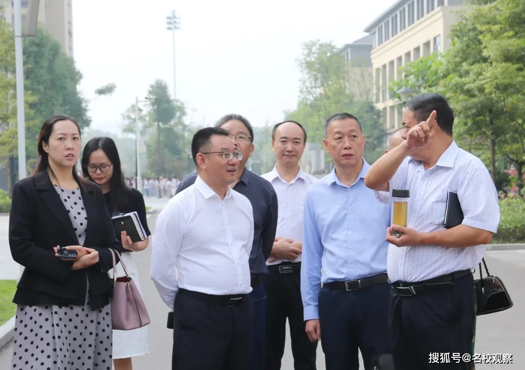 富顺县人大常委会莅临自贡衡川实验学校调研！-1.jpeg