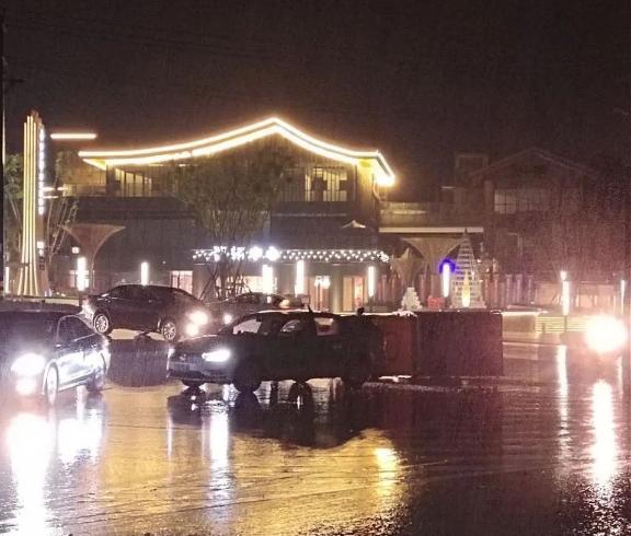 下雨路滑，自贡市区发生三起交通事故，大家出行注意安全！-9.jpg