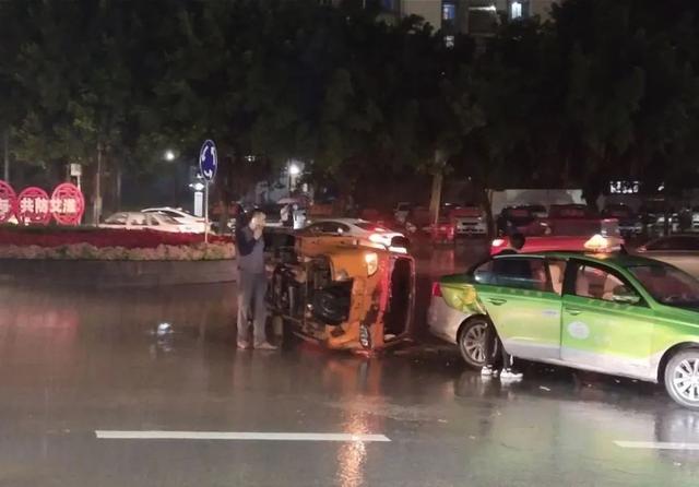 下雨路滑，自贡市区发生三起交通事故，大家出行注意安全！-8.jpg